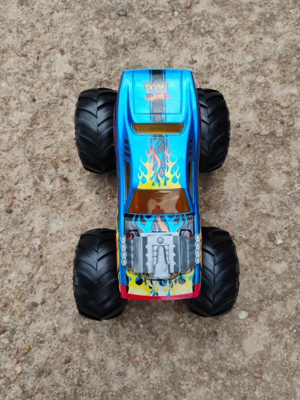Giant Hot Wheel Off-Road On-Road GWL 14 Monster Truck Flames Die Cast Toy Care - Picture 4 of 14